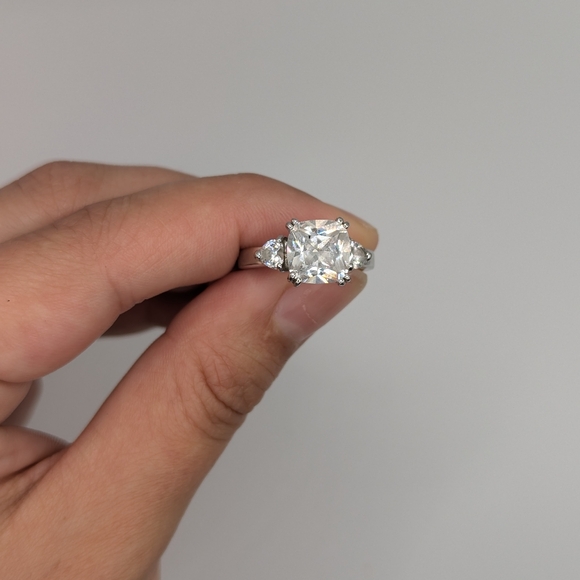 Crystal Ring costume jewelry - Picture 3 of 5